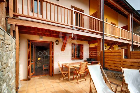 House en Espagne 3 chambres, 240 m2 No. 179087