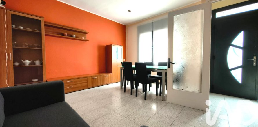Radhus i Manlleu, Barcelona, Spanien 3 sovrum, 94 kvm. Nr. 172416