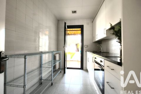 Radhus till salu i Manlleu, Barcelona, Spanien 3 sovrum, 94 kvm. Nr. 172416 - foto 5