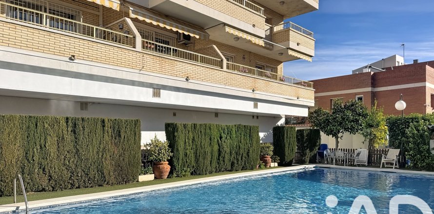 Duplex a Castelldefels, Barcelona, Spagna 3 camere da letto, 97 mq. N° 173167
