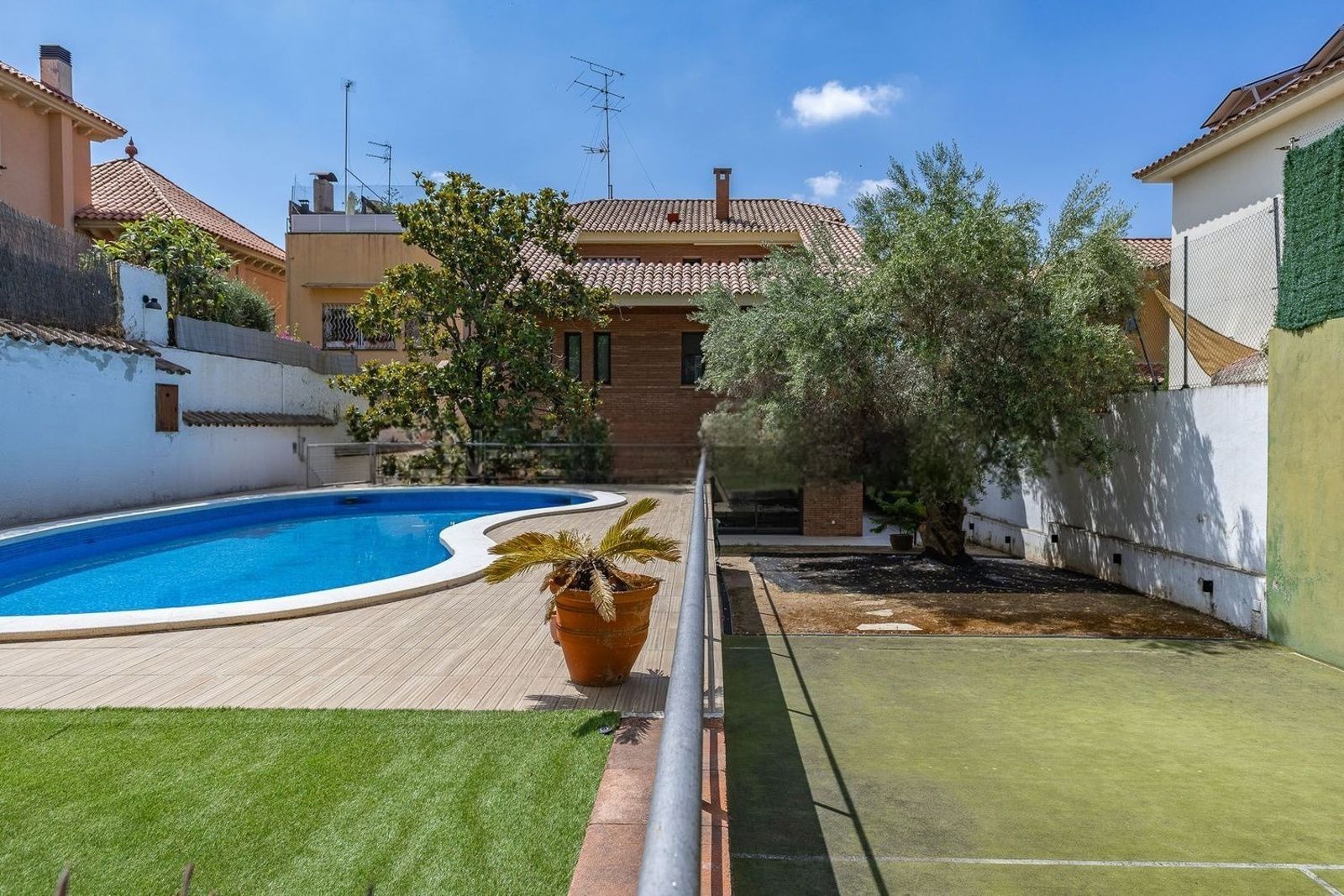 Dom w Sant Just Desvern, Barcelona, Hiszpania 8 sypialni, 571 mkw. nr 182662