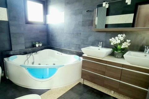 Radhus till salu i Calpe, Alicante, Spanien 4 sovrum, 250 kvm. Nr. 140371 - foto 29