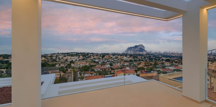Villa a Calpe, Alicante, Spagna 4 camere da letto, 418 mq. N° 136424