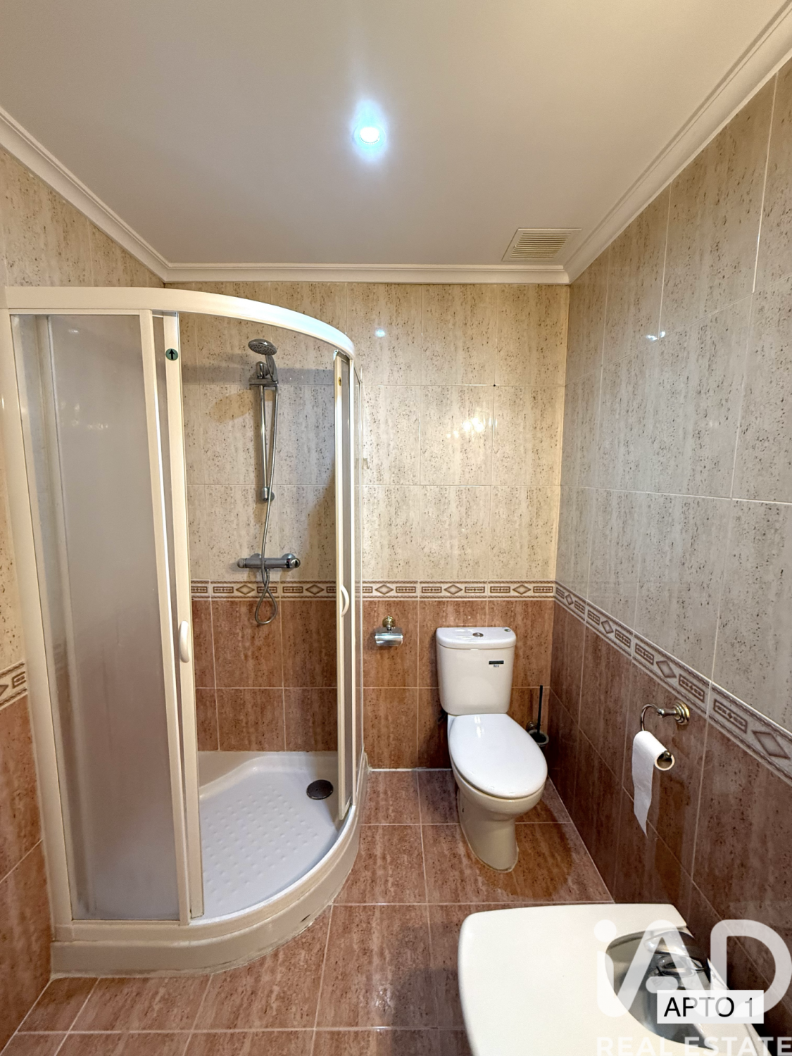 Commercial property à Leon, Espagne 244 m2 No. 172959