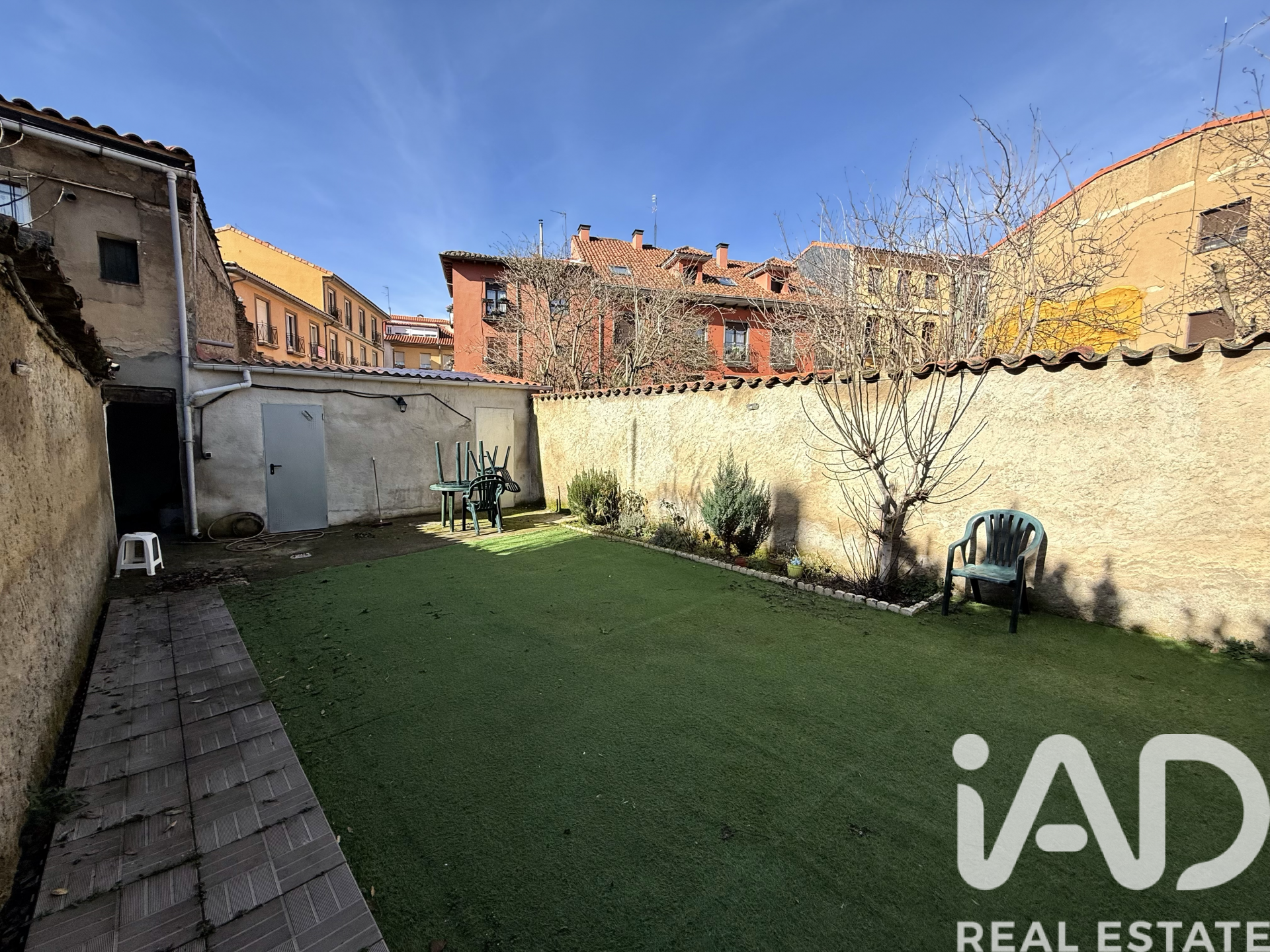 Commercial property à Leon, Espagne 244 m2 No. 172959