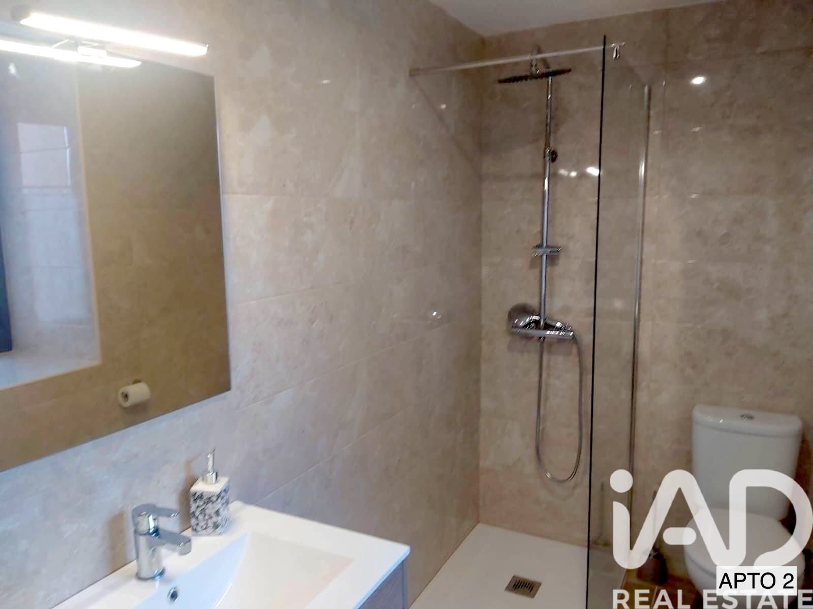 Commercial property à Leon, Espagne 244 m2 No. 172959