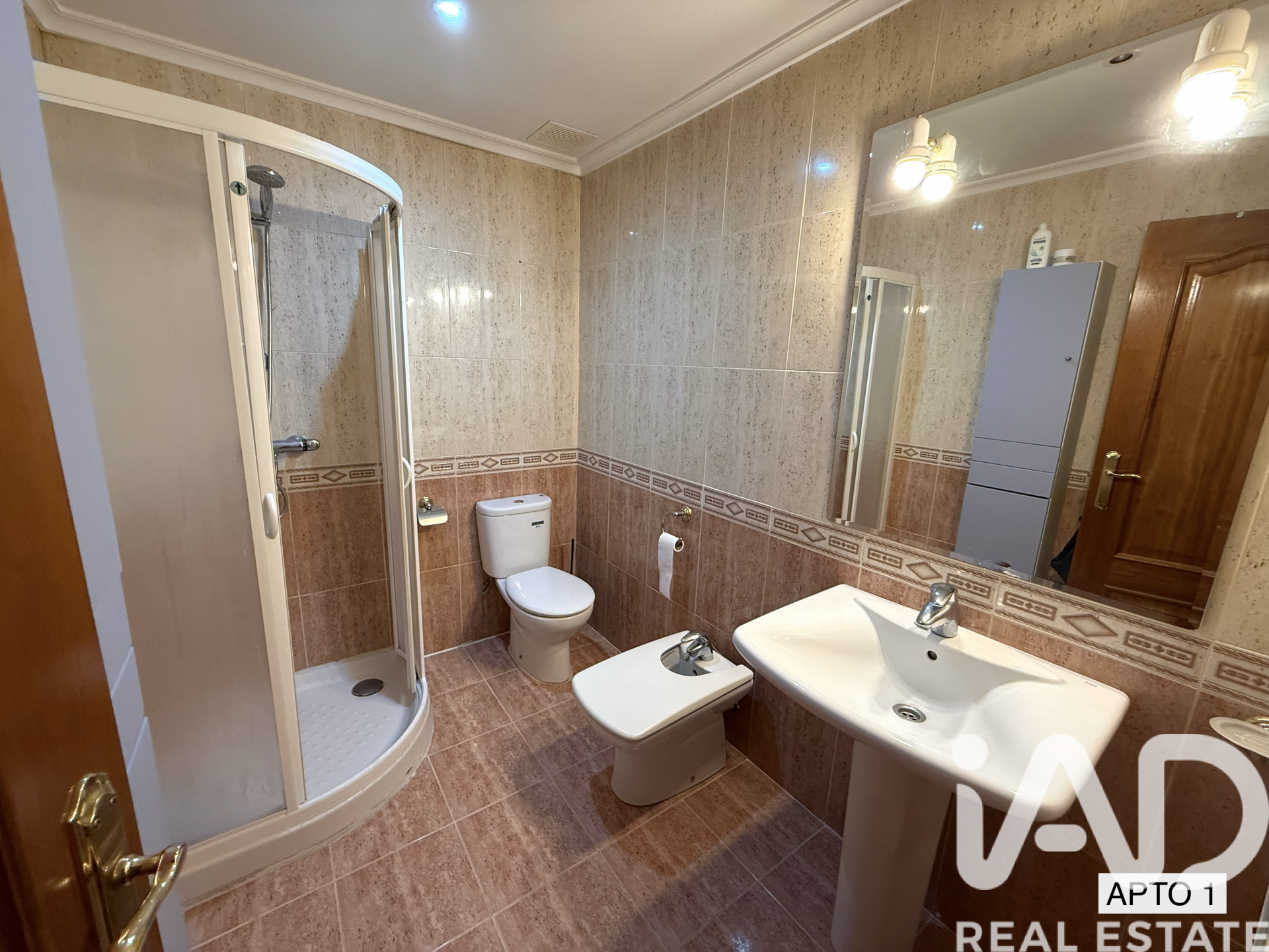 Commercial property à Leon, Espagne 244 m2 No. 172959