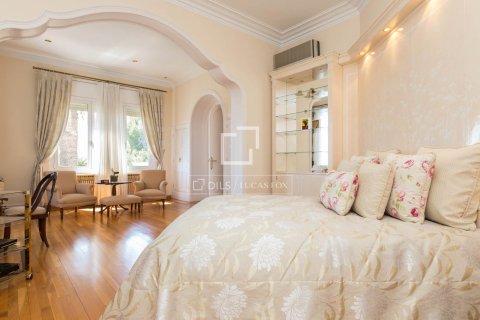 Castles for sale in Sant Just Desvern, Barcelona, Spain 9 bedrooms, 734 sq.m. No. 192602 - photo 20