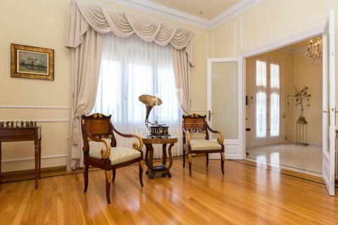 Castles for sale in Sant Just Desvern, Barcelona, Spain 9 bedrooms, 734 sq.m. No. 192602 - photo 13
