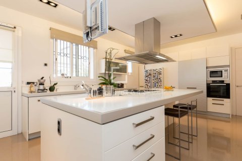 Castles for sale in Sant Just Desvern, Barcelona, Spain 9 bedrooms, 734 sq.m. No. 192602 - photo 17