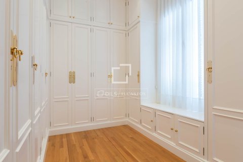 Castles for sale in Sant Just Desvern, Barcelona, Spain 9 bedrooms, 734 sq.m. No. 192602 - photo 21