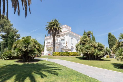 Castles for sale in Sant Just Desvern, Barcelona, Spain 9 bedrooms, 734 sq.m. No. 192602 - photo 2