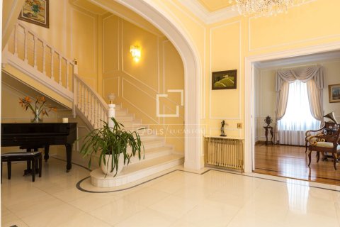 Castles for sale in Sant Just Desvern, Barcelona, Spain 9 bedrooms, 734 sq.m. No. 192602 - photo 12