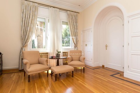Castles for sale in Sant Just Desvern, Barcelona, Spain 9 bedrooms, 734 sq.m. No. 192602 - photo 19