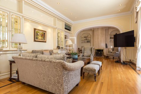 Castles for sale in Sant Just Desvern, Barcelona, Spain 9 bedrooms, 734 sq.m. No. 192602 - photo 14