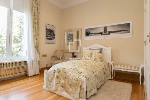 Castles for sale in Sant Just Desvern, Barcelona, Spain 9 bedrooms, 734 sq.m. No. 192602 - photo 23