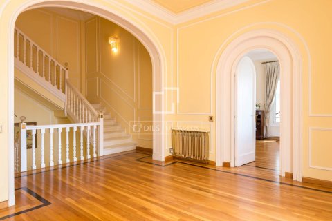 Castles for sale in Sant Just Desvern, Barcelona, Spain 9 bedrooms, 734 sq.m. No. 192602 - photo 18