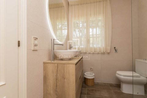 Castles for sale in Sant Just Desvern, Barcelona, Spain 9 bedrooms, 734 sq.m. No. 192602 - photo 30