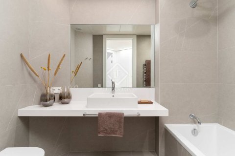 Apartment for sale in Barcelona, Spain 3 bedrooms, 109 sq.m. No. 192604 - photo 13