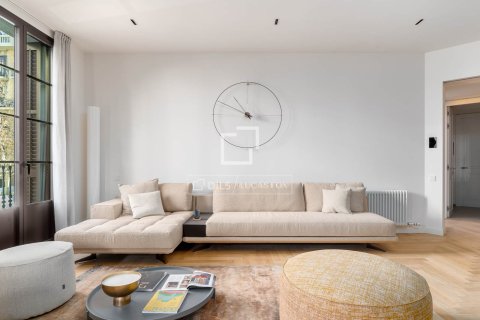 Apartment for sale in Barcelona, Spain 3 bedrooms, 109 sq.m. No. 192604 - photo 9