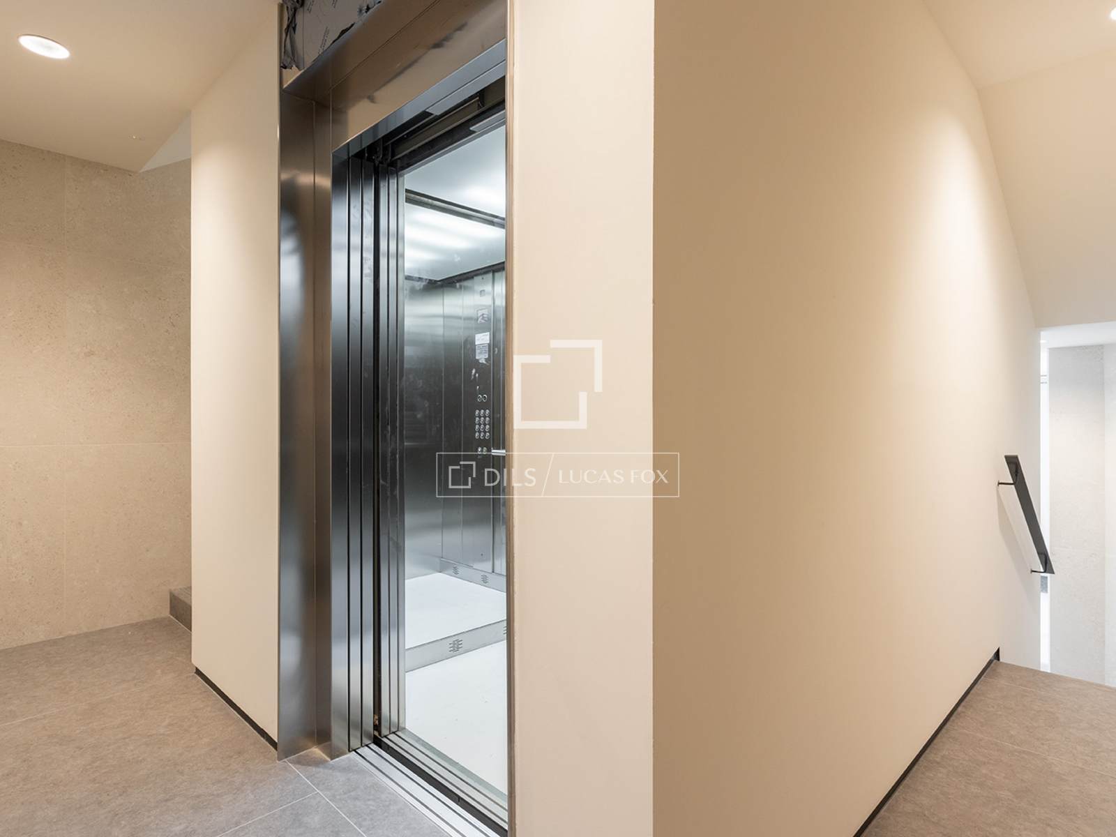 Huoneisto Barcelona, Espanja 3 makuuhuonetta, 134 m2 No. 192606
