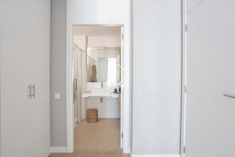 Apartment for sale in Barcelona, Spain 3 bedrooms, 94 sq.m. No. 192603 - photo 16