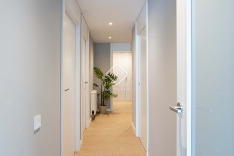 Apartment for sale in Barcelona, Spain 3 bedrooms, 94 sq.m. No. 192603 - photo 19