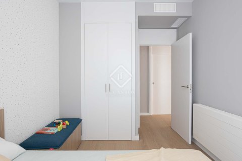 Apartment for sale in Barcelona, Spain 3 bedrooms, 94 sq.m. No. 192603 - photo 11