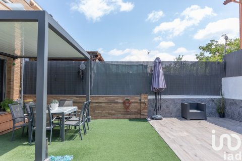 House for sale in Montcada i Reixac, Barcelona, Spain 3 bedrooms, 249 sq.m. No. 153225 - photo 3