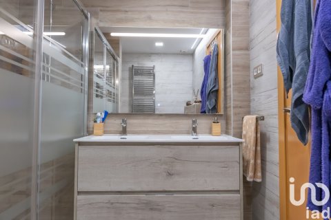 House for sale in Montcada i Reixac, Barcelona, Spain 3 bedrooms, 249 sq.m. No. 153225 - photo 13