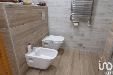 House for sale in Montcada i Reixac, Barcelona, Spain 3 bedrooms, 249 sq.m. No. 153225 - photo 12