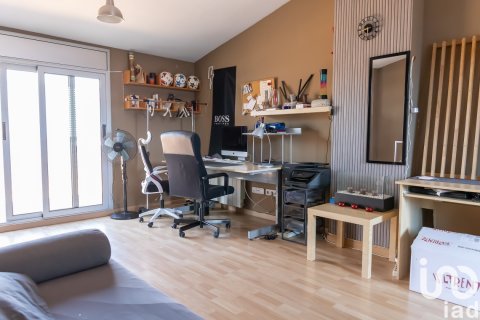 House for sale in Montcada i Reixac, Barcelona, Spain 3 bedrooms, 249 sq.m. No. 153225 - photo 18