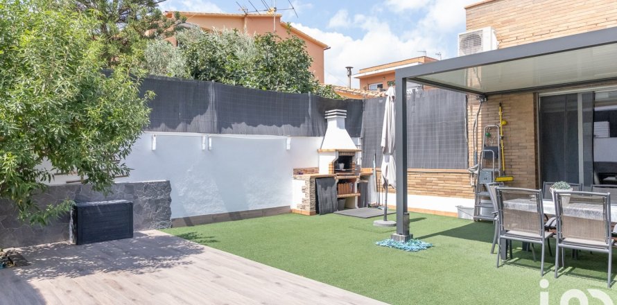 House in Montcada i Reixac, Barcelona, Spain 3 bedrooms, 249 sq.m. No. 153225