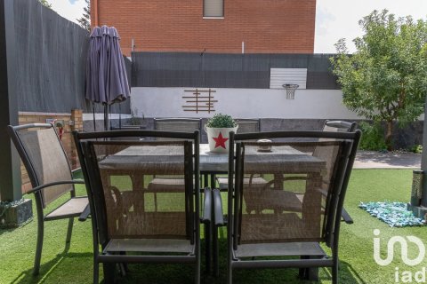 House for sale in Montcada i Reixac, Barcelona, Spain 3 bedrooms, 249 sq.m. No. 153225 - photo 2