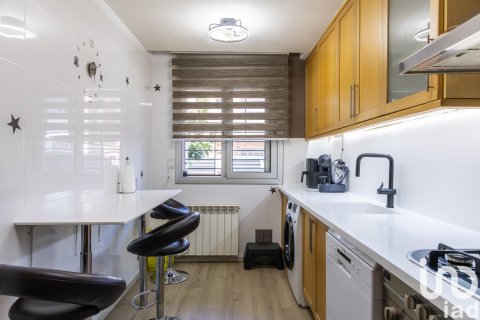 House for sale in Montcada i Reixac, Barcelona, Spain 3 bedrooms, 249 sq.m. No. 153225 - photo 8