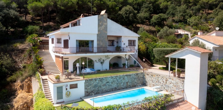 Casa a Alella, Barcelona, Spagna 4 camere da letto, 975 mq. N° 153177