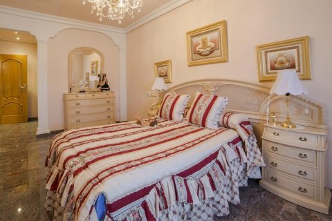 Townhouse à Los Alcazares, Murcia, Espagne 5 chambres, 630 m2 No. 189337