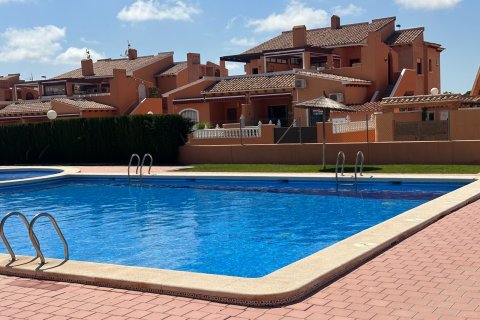 Apartamento en venta en Torrevieja, Alicante, España 3 dormitorios, 78 m2 No. 189237 - foto 2