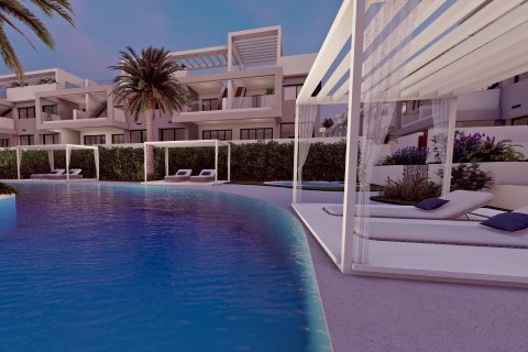 Bungalow w Torrevieja, Alicante, Hiszpania 2 sypialnie, 131 mkw. nr 189582 – zdjęcie 4
