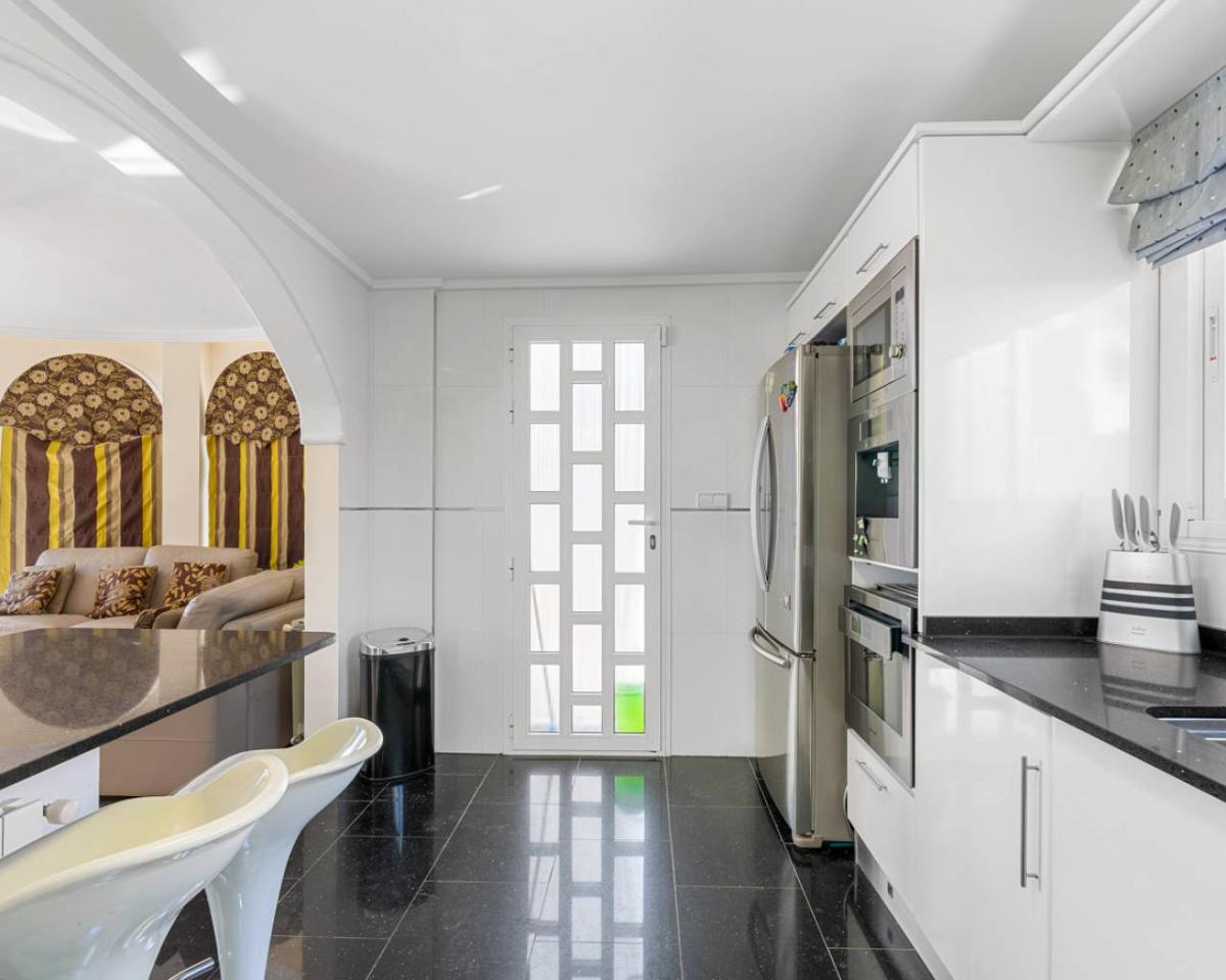 Вилла в Сьюдад Кесада, Аликанте, Испания 5 спален, 386м2 №112913