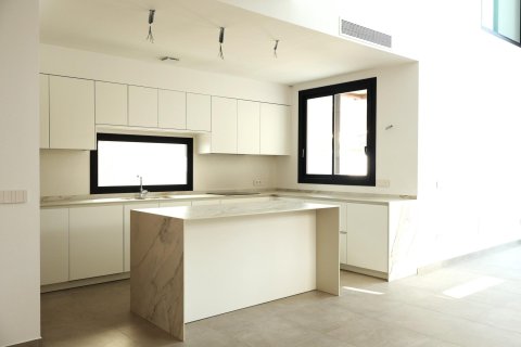 Villa for sale in L'Alfàs del Pi, Alicante, Spain 4 bedrooms, 203 sq.m. No. 141715 - photo 17