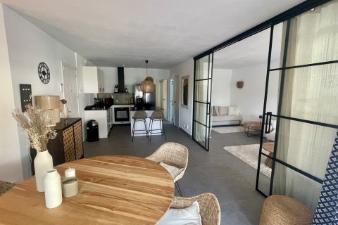 Apartamento en alquiler en Cala Vinyes, Mallorca, España 2 dormitorios, 69 m2 No. 140090 - foto 1