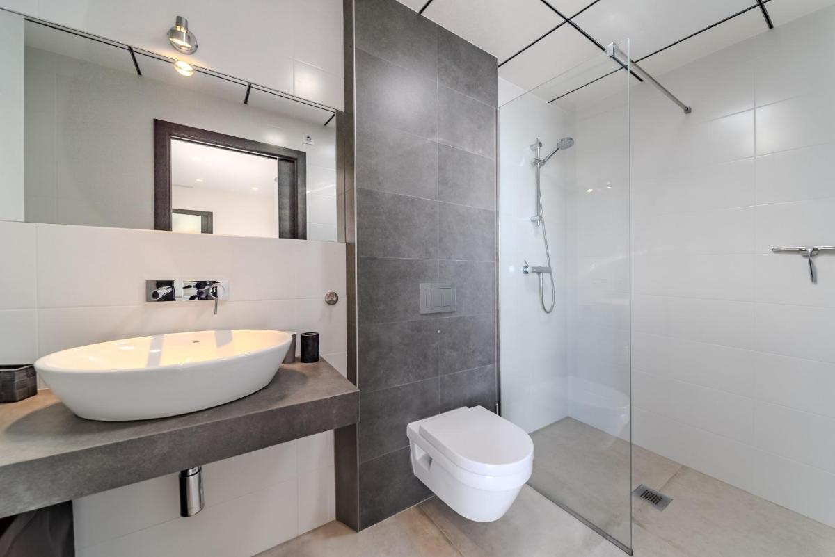Villa in La Marina, Alicante, Spain 5 bedrooms, 506 sq.m. No. 148925