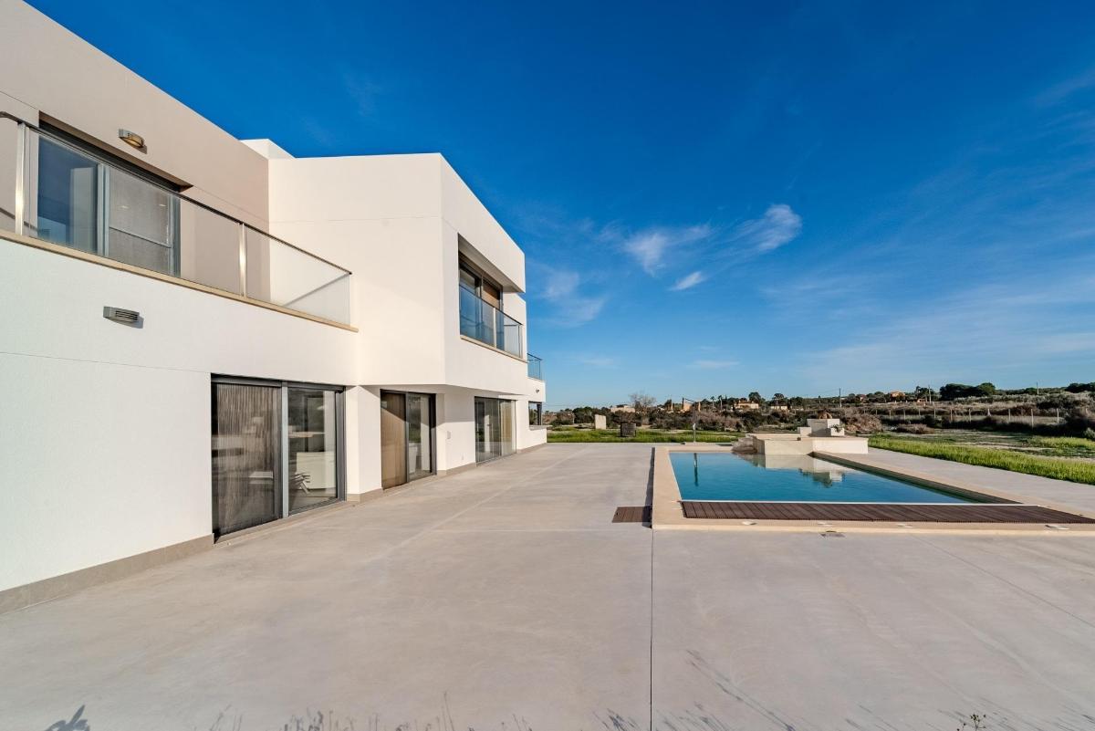 Villa in La Marina, Alicante, Spain 5 bedrooms, 506 sq.m. No. 148925