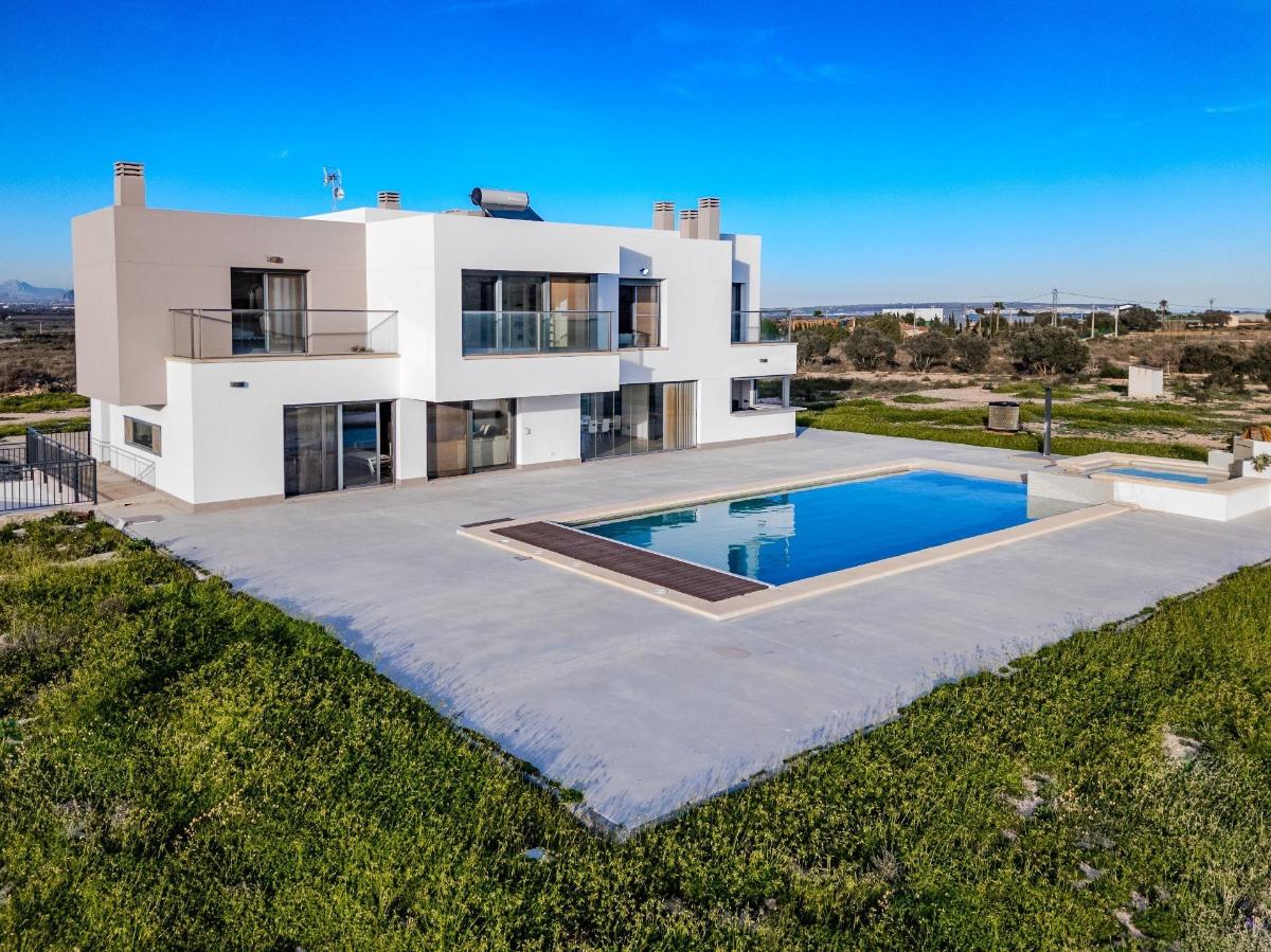 Villa in La Marina, Alicante, Spain 5 bedrooms, 506 sq.m. No. 148925