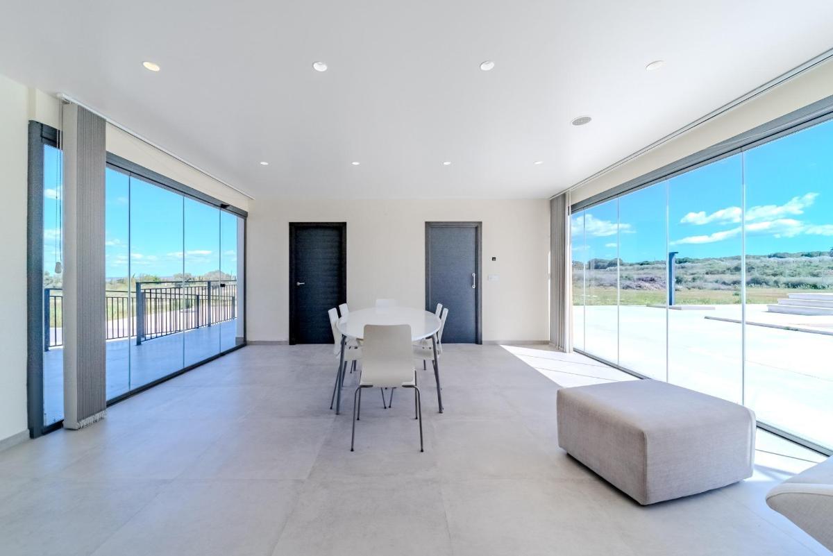 Villa in La Marina, Alicante, Spain 5 bedrooms, 506 sq.m. No. 148925
