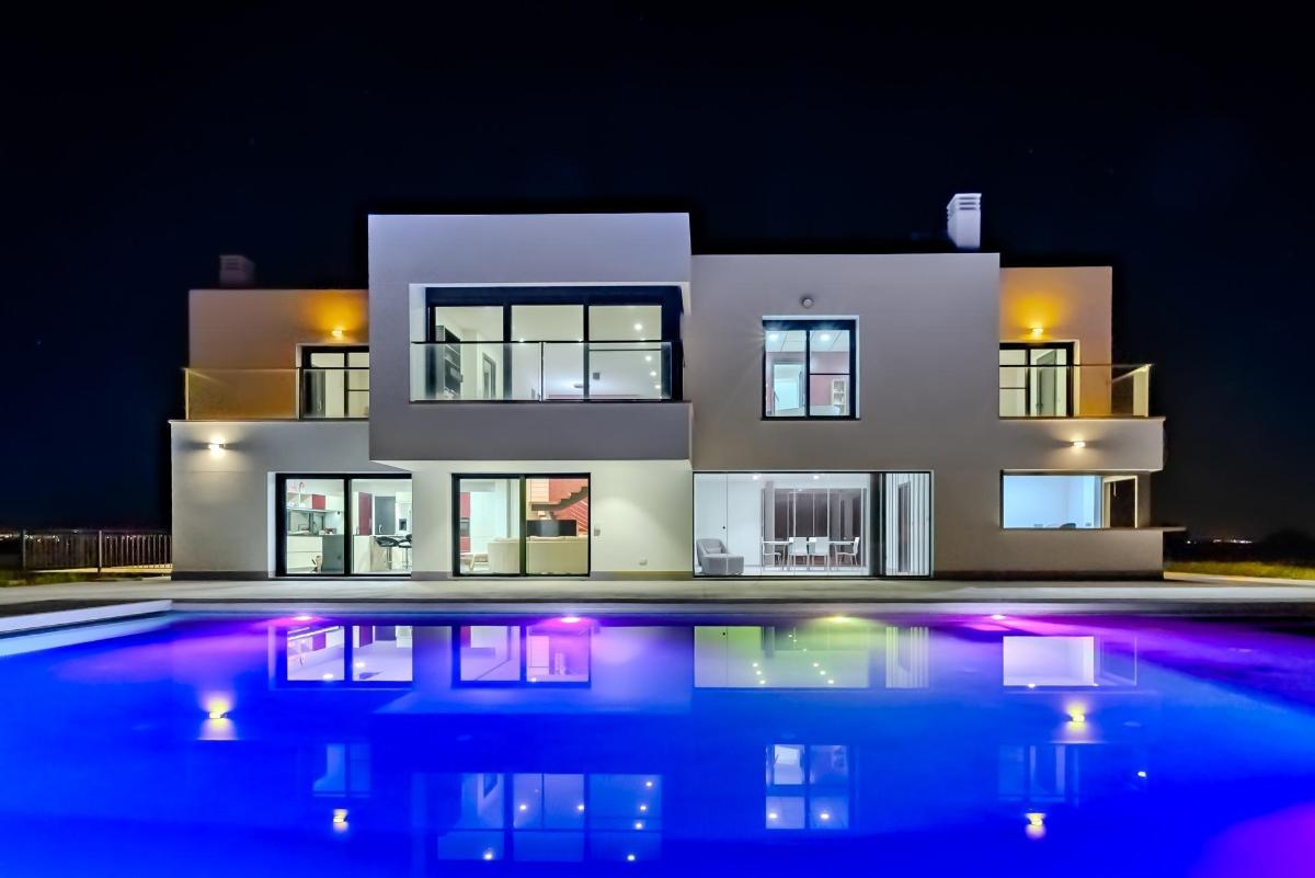 Villa in La Marina, Alicante, Spain 5 bedrooms, 506 sq.m. No. 148925