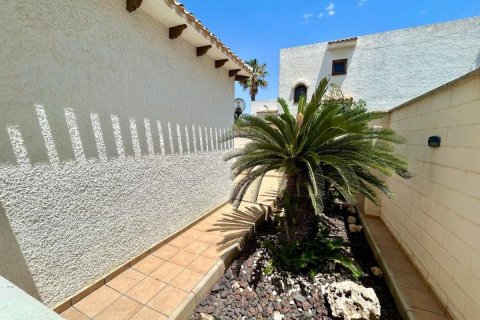 Villa till salu i Alicante, Spanien 4 sovrum, 184 kvm. Nr. 148922 - foto 28