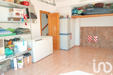 House for sale in Granada, Spain 4 bedrooms, 178 sq.m. No. 185605 - photo 16