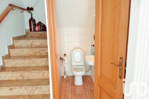 House for sale in Granada, Spain 4 bedrooms, 178 sq.m. No. 185605 - photo 12